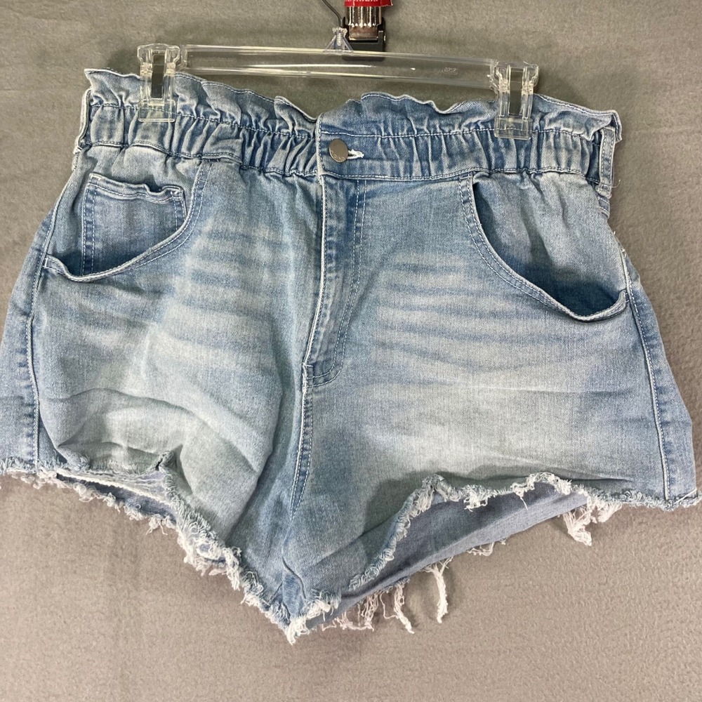 Distressed Denim Shorts Juniors L 11-13 Light Wash Raw Hem Summer‎ Jean Shorts